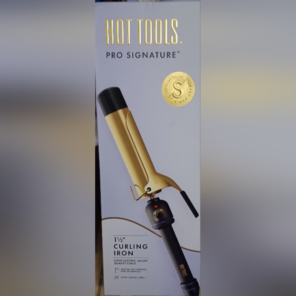 HOT TOOLS Professional 24K Gold 1-1/2'' Digital Curling Iron